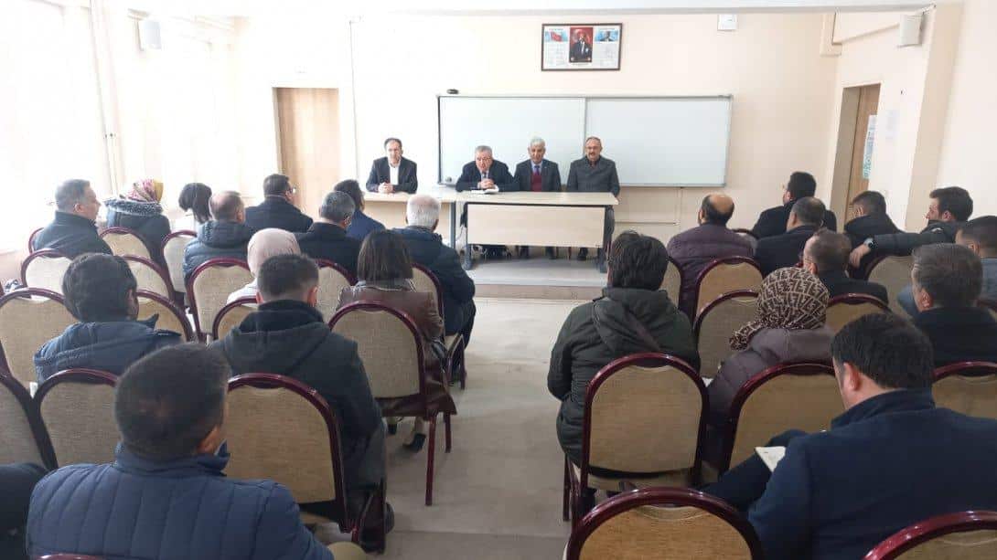 İlçe Milli Eğitim Müdürümüz Mustafa Kılıçgil Okul Müdürlerimizle Deprem Bölgesine Yapılacak Yardımlar Konusunda Toplantı Gerçekleştirdi