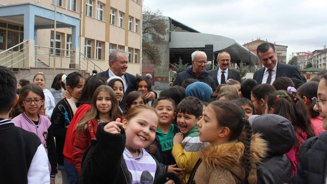 Kaymakamımız Sayın Mehmet Yıldız Ve Müdürümüz Mustafa Kılıçgil'in Okul Ziyaretleri Devam Ediyor