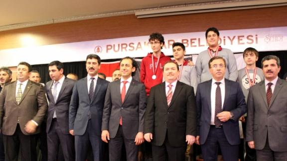 Pursaklar Okul Sporları Satranç Turnuvası Finali Abdurrahim Karakoç Kültür Merkezi´nde Gerçekleştirildi.