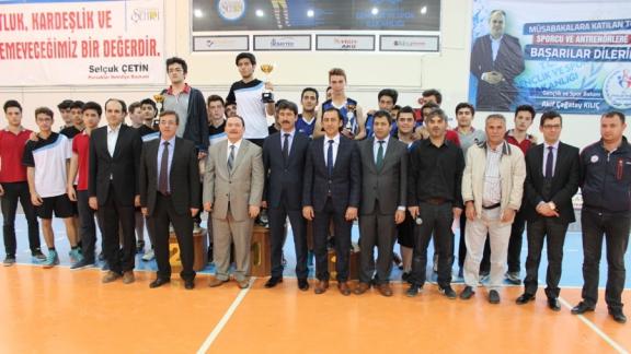  Pursaklar Gençler  (liseler arası) Okul Sporları Basketbol  Kupa Töreni  Pursaklar Gençlik ve Spor Müdürlüğü Spor Salonu´nda yapıldı.