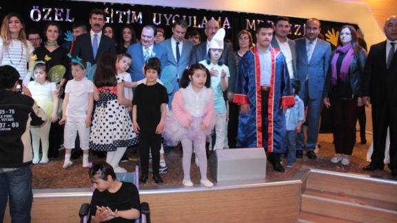 Faruk Duman Özel Eğitim ve Uygulama Merkezi Tarafından Hazırlanan Engelliler Haftası Töreni Abdurrahim Karakoç Kültür Merkezinde Yapıldı.