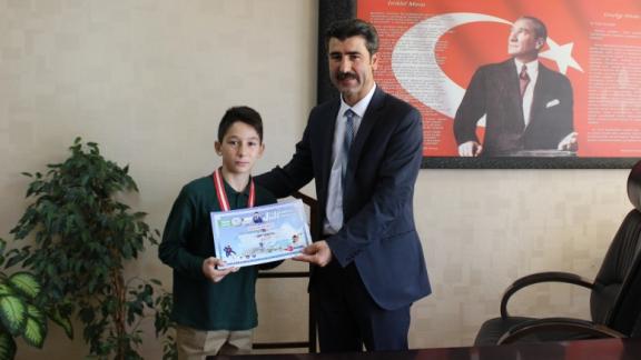 Judo Turnuvası´nda Türkiye Birincisi Olan Öğrencimiz İlçe Milli Eğitim Müdürümüzü Ziyaret Etti