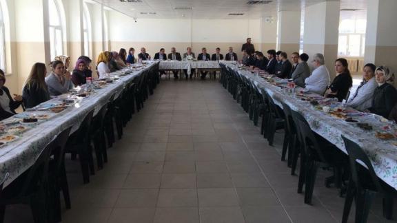 Cahit Zarifoğlu İmam-Hatip Ortaokulunda Okul-Aile Birliği Tanışma Toplantısı Yapıldı.