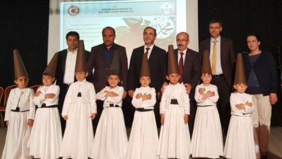 İlçe Milli Eğitim Müdürlüğümüzce Hazırlanan Kutlu Doğum Haftası Programı Abdurrahim Karkoç Kültür Merkezinde Gerçekleştirildi.