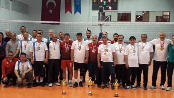 "15 Temmuz Şehitleri Kamu Voleybol Turnuvası" Kupa ve Madalya Töreni Yapıldı