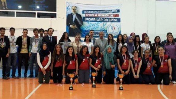Okul Sporları Turnuvasının Ödül Töreni Yapıldı