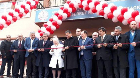 Ankara Valisi Sayın Ercan Topaca, Ahmet Müşerref Muhtaroğlu İlkokulu ve Ortaokulu açılış törenine katıldı