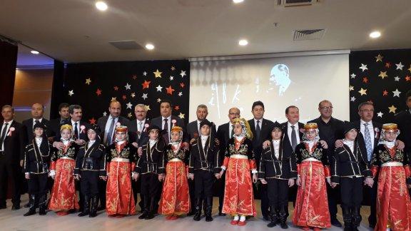 24 Kasım Öğretmenler Günü Programı Abdurrahim Karakoç Kültür Merkezinde gerçekleştirildi.