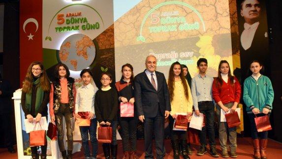 5 Aralık Dünya Toprak Günü Yarışmasında Pursaklar Şehit İhsan Lezgi Ortaokulu öğrencimiz aldığı derece ile gururumuz oldu.