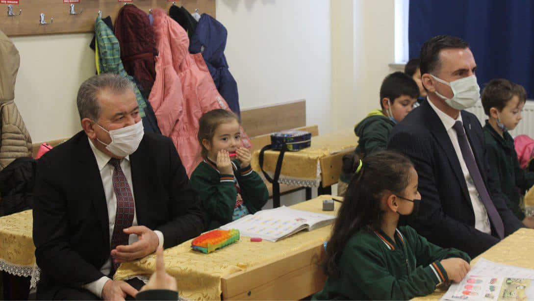 Kaymakamımız Sayın Mehmet YILDIZ'ın Okul Ziyaretleri Devam Ediyor.