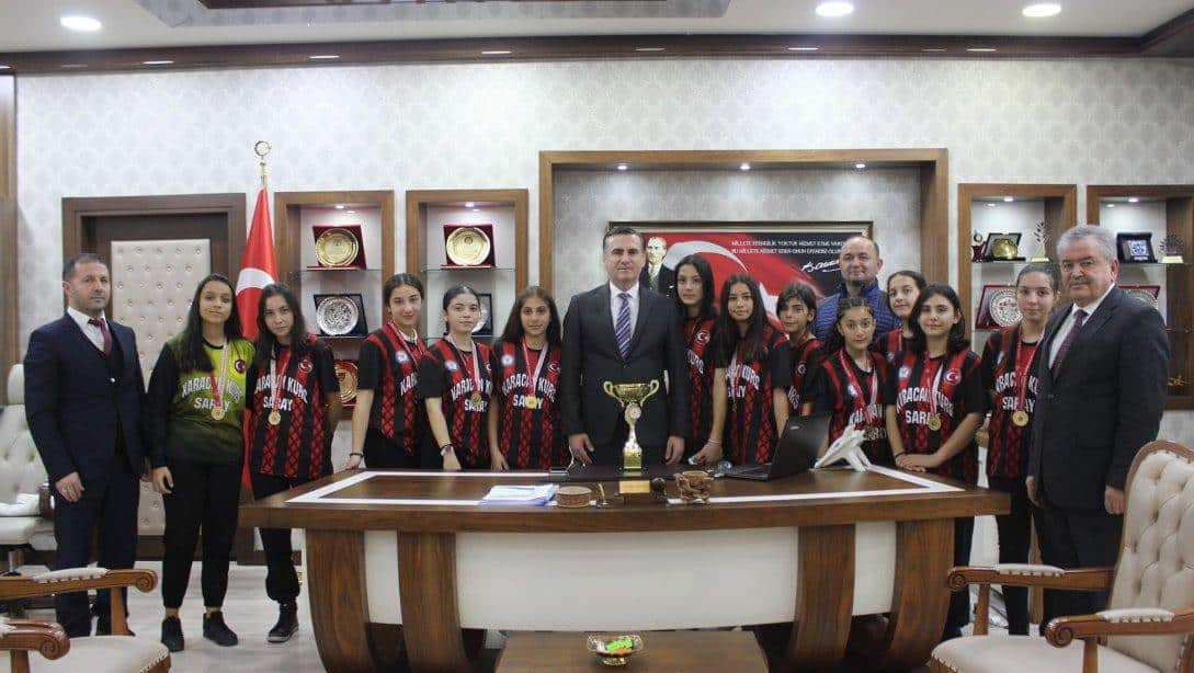 Saray Ortaokulu Kız Futbol Takımımız İl Şampiyonluğu Elde Etti
