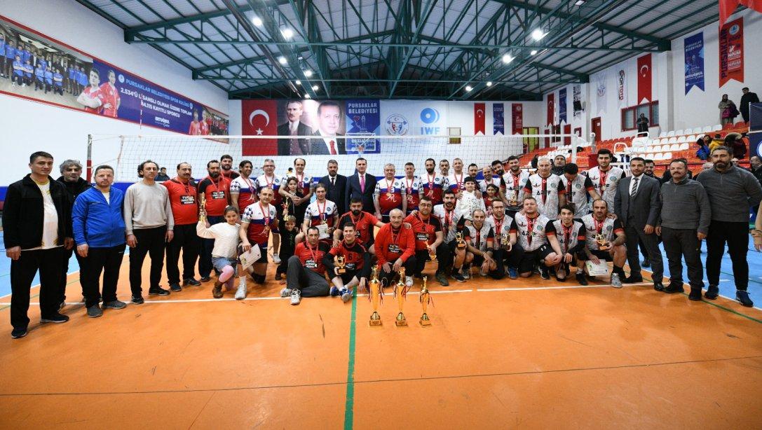 Kaymakamlık Kupası Voleybol Turnuvası Şampiyonu Pursaklar Fen Lisesi